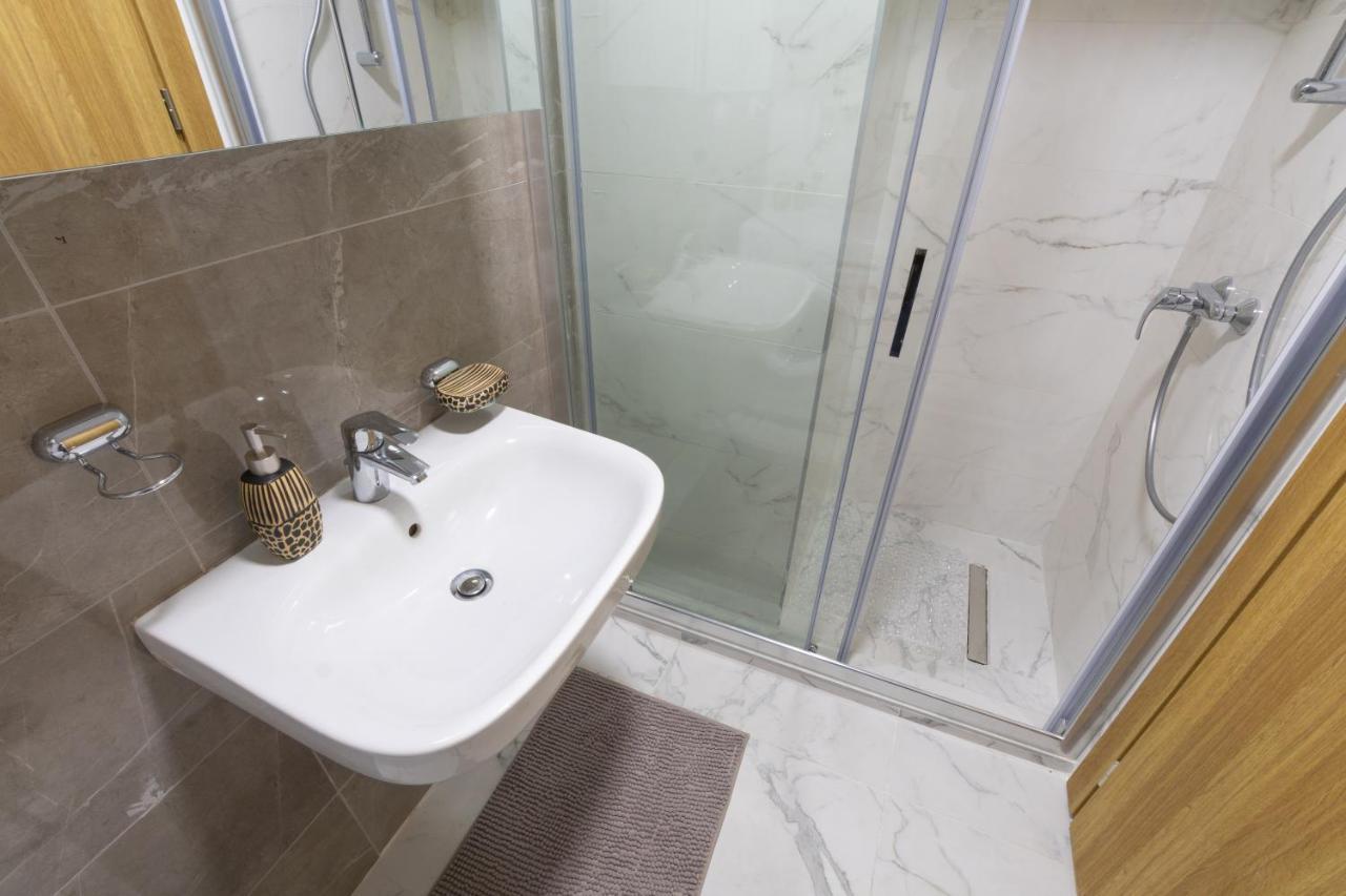 Modern ǀ 1 Bedroom ǀ Wifi スコピエ エクステリア 写真